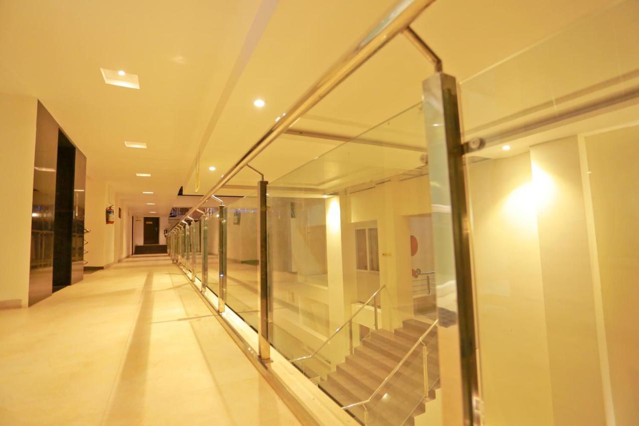 Hotel Grand Signature & 2*