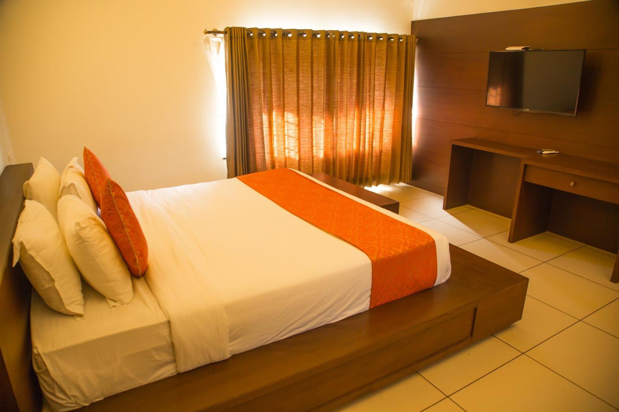Resort Queens -yellow Lake &spa -yercaud