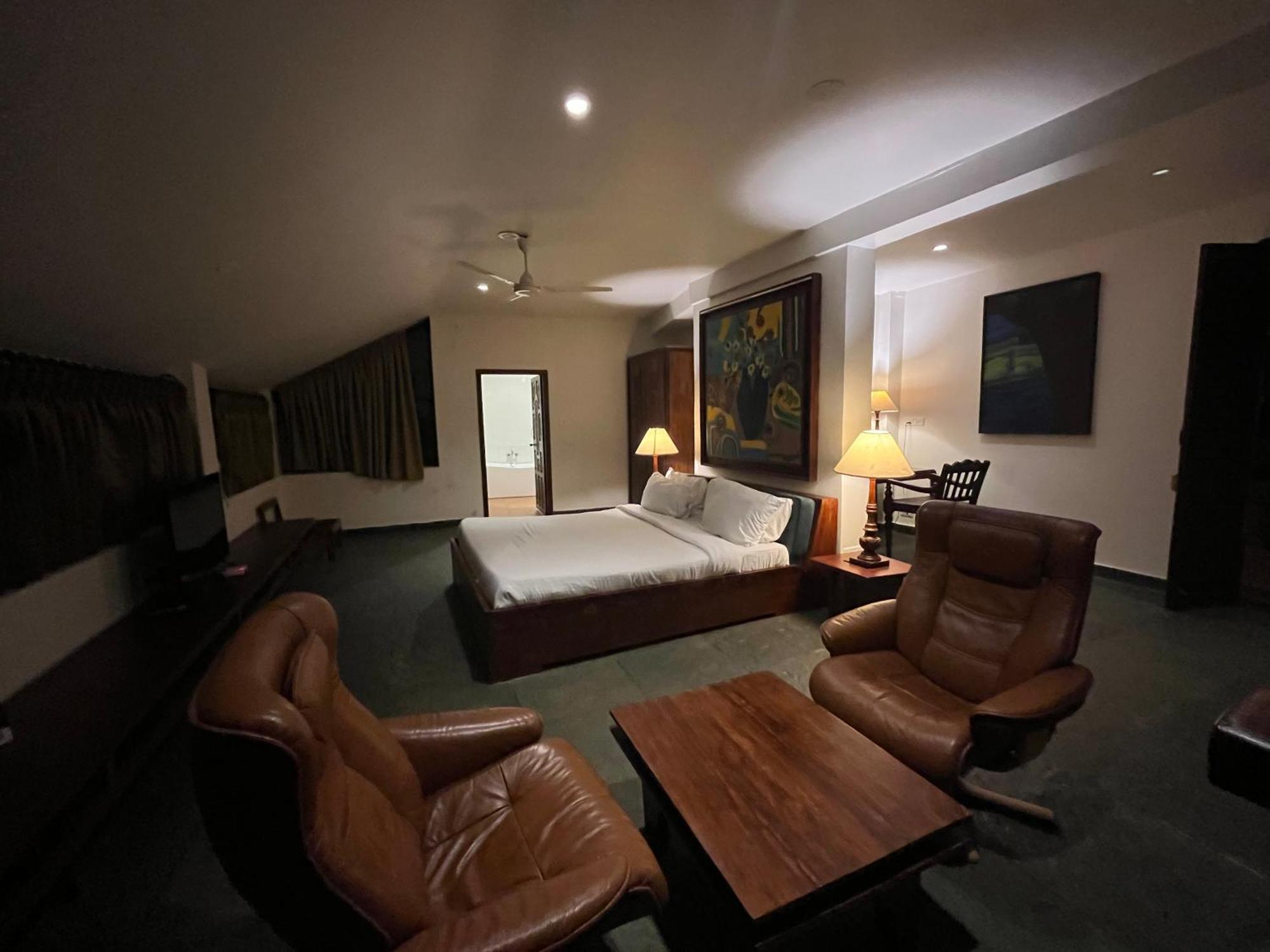 Mango Hill Hotel