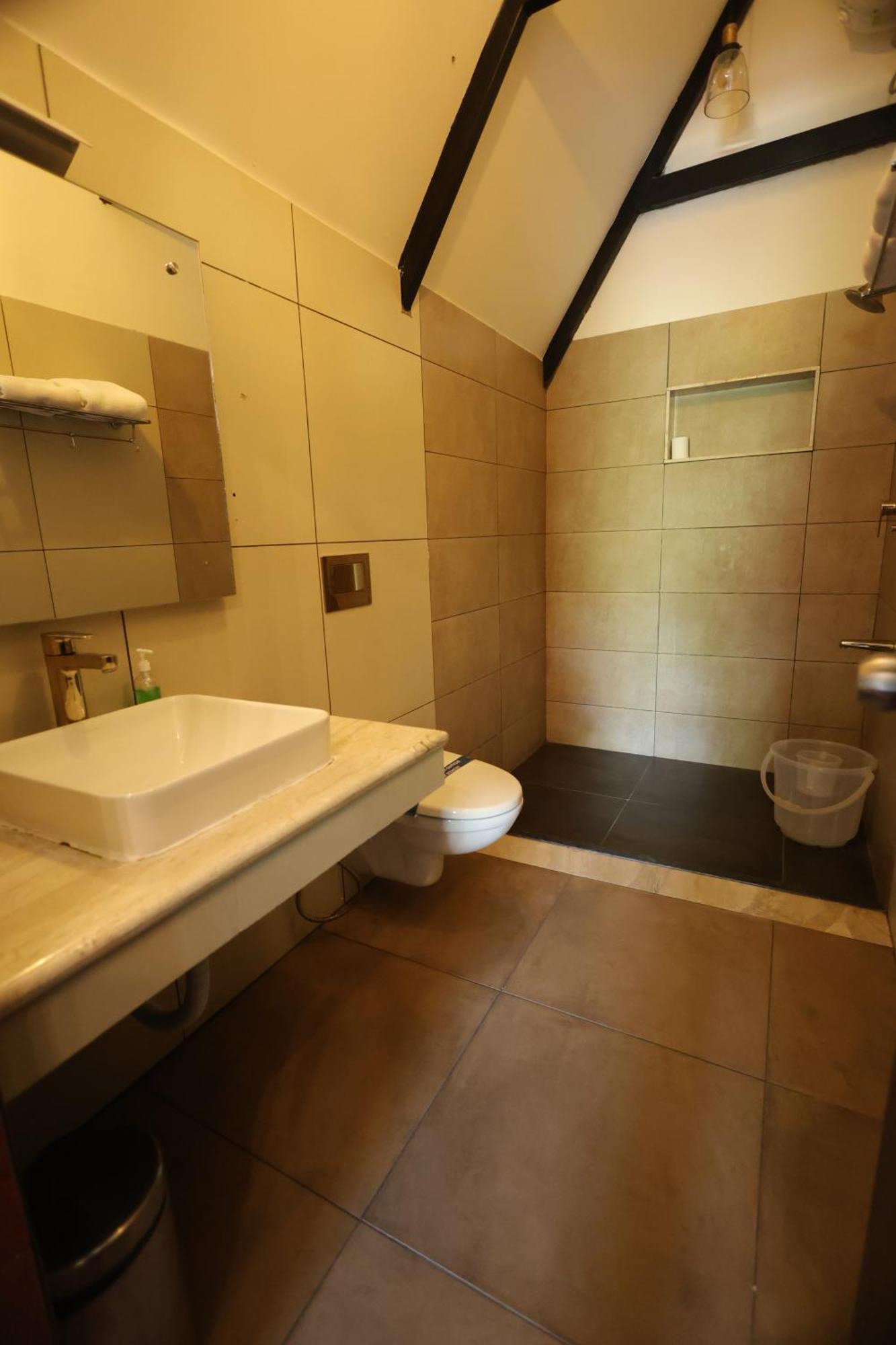 Resort Queens -yellow Lake &spa -yercaud Yercaud