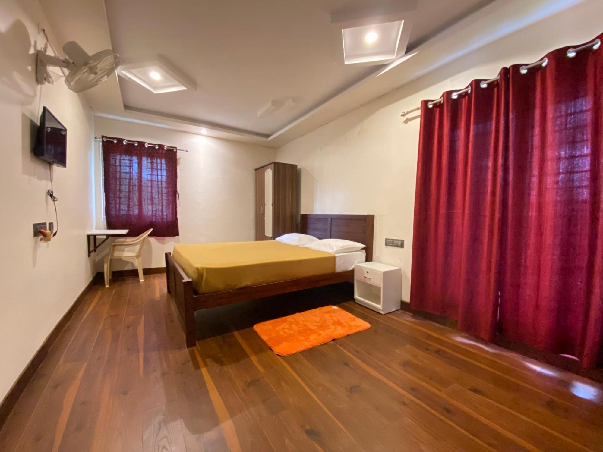 Weekend Luxury Villa, *