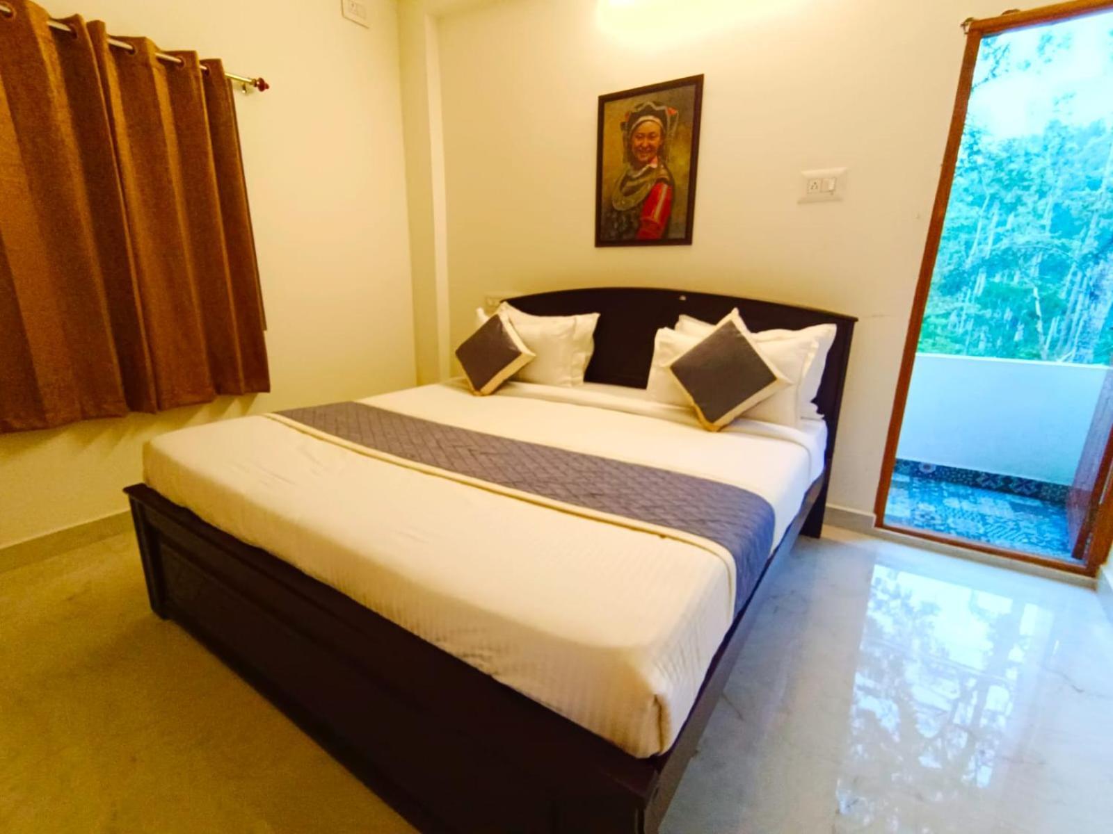 Dolphin Luxury * Yercaud
