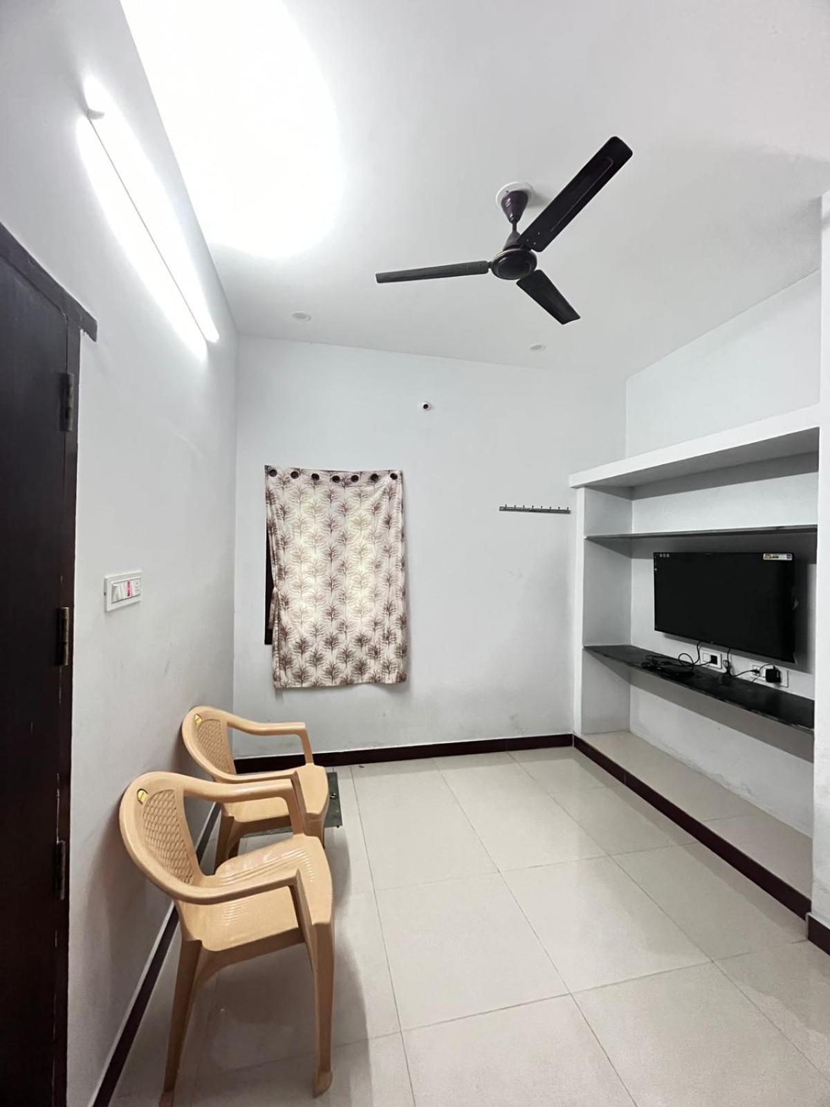 Minion Homestay *