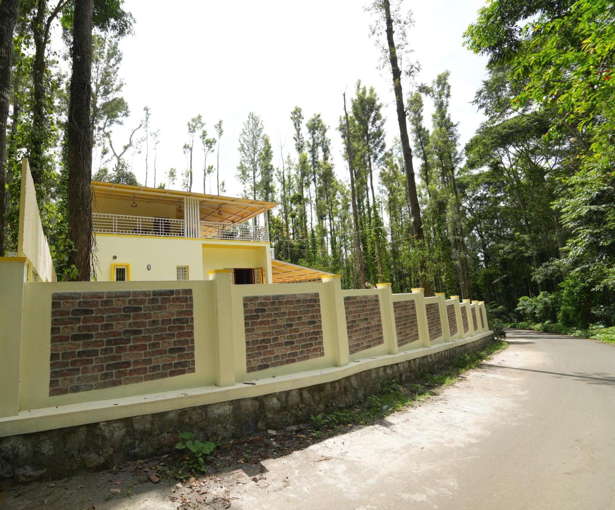 Vamsi's Woodside * Yercaud