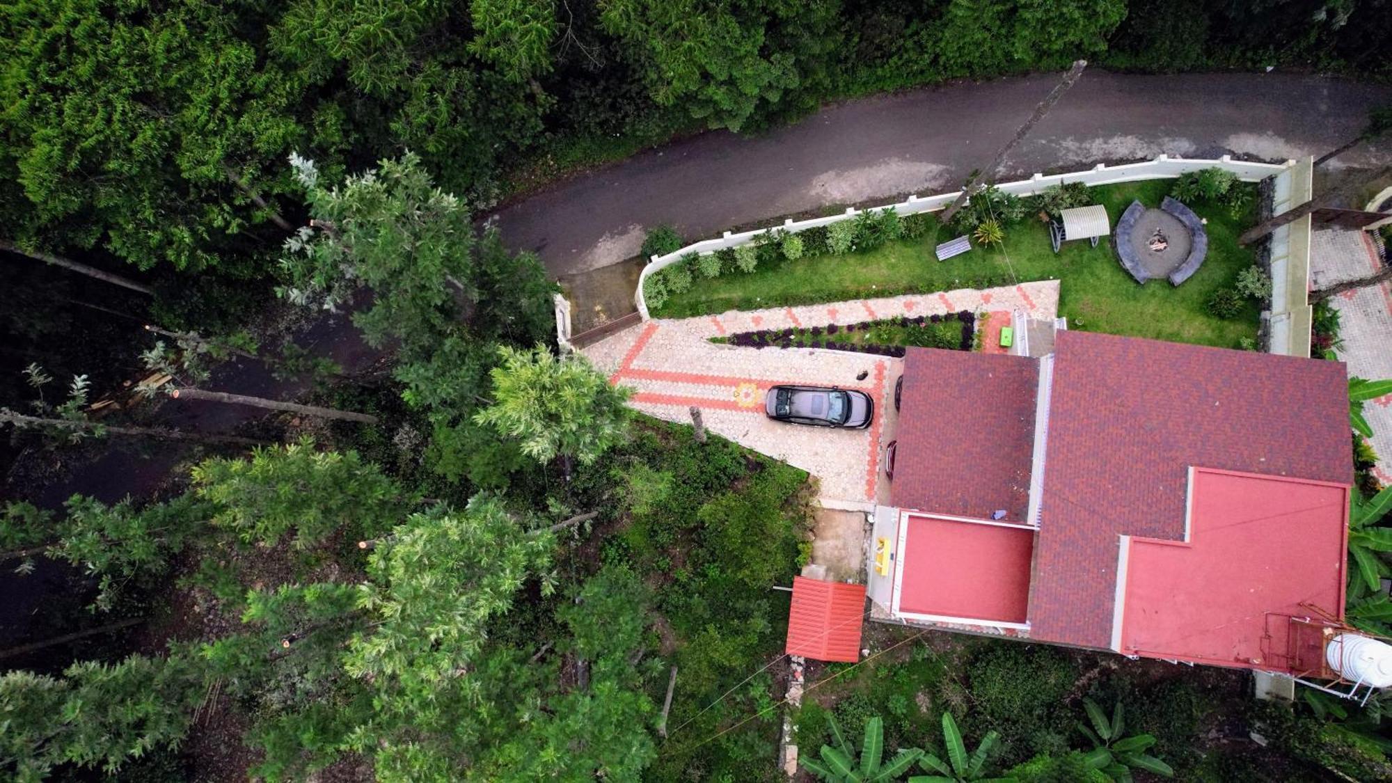 Villa Vamsi's Woodside *