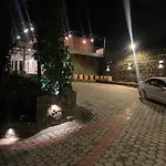 100 Oaks Estate