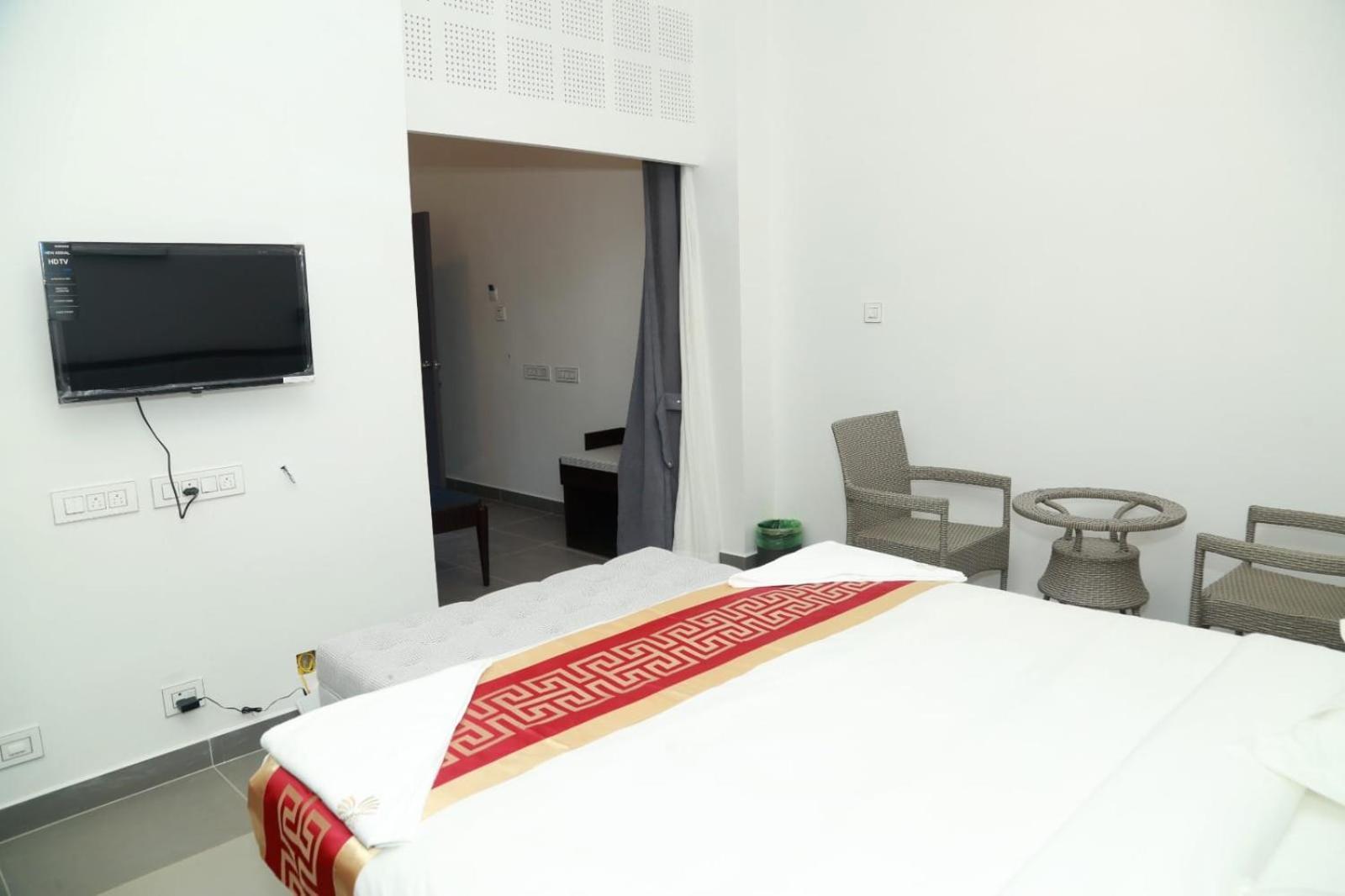 Hotel Mainland & By Kolaahalam 4*